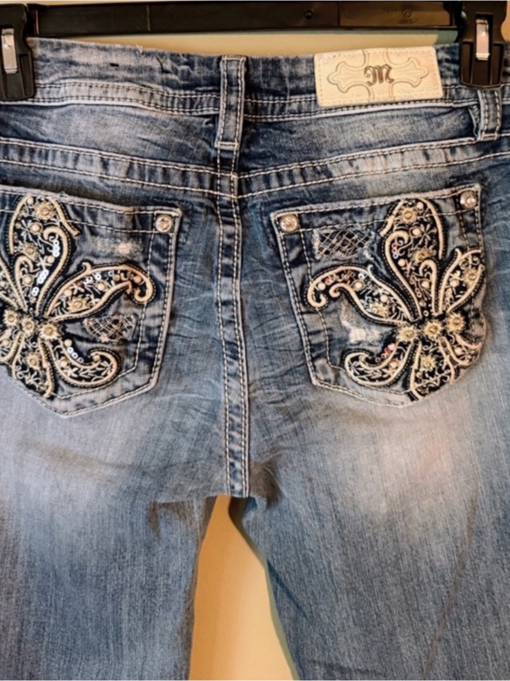 Gorgeous Miss Me Mid-Rise Easy Boot Jeans Embellished Pockets 33-1/2” Inseam